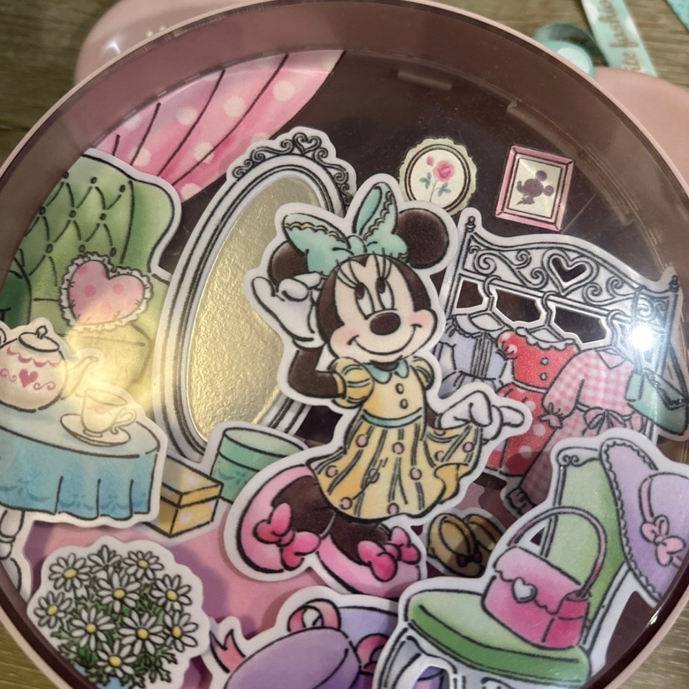 Minnie Mouse Popcorn Bucket - Picture 2 of 8